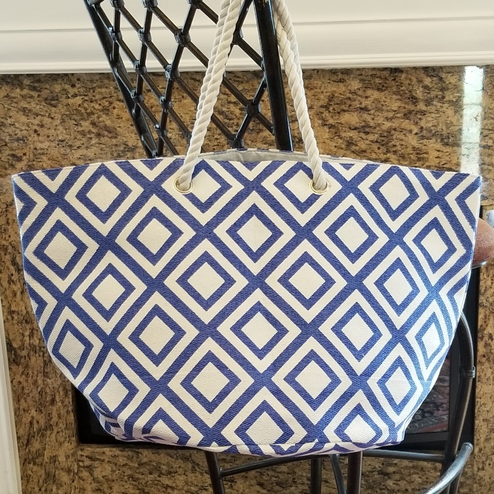 🎈HP🎈Beach Large Straw Tote Geometric pattern. - Picture 2 of 6